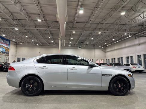 Used 2017 Jaguar XE Premium image 34