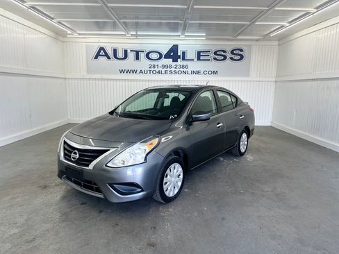 Used 2017 Nissan Versa SV image 1