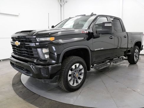 Used 2024 Chevrolet Silverado 2500 Custom w/ Custom Value Package AWD/4WD image 3
