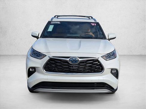 Used 2021 Toyota Highlander Platinum image 2