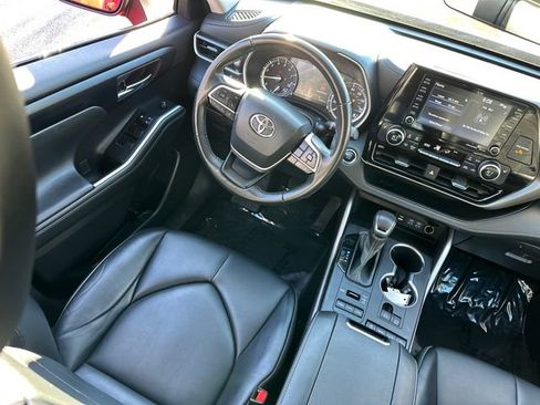 Certified 2022 Toyota Highlander XLE image 37