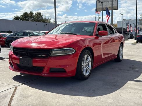 Used 2019 Dodge Charger SXT w/ Leather Interior Group image 9