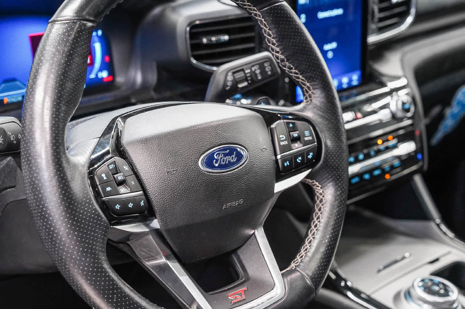 Used 2023 Ford Explorer ST w/ Equipment Group 401A AWD/4WD image 21