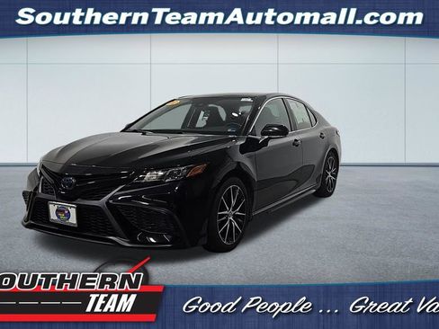 Used 2022 Toyota Camry SE FWD image 1