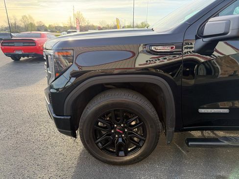 Used 2025 GMC Sierra 1500 Elevation image 11