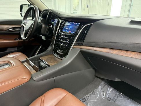 Used 2020 Cadillac Escalade ESV Premium Luxury AWD/4WD image 55