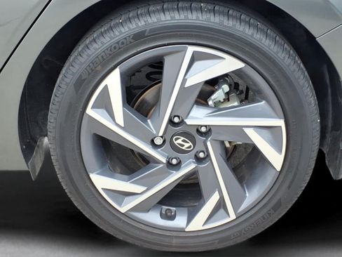 Used 2025 Hyundai Elantra Limited FWD image 8
