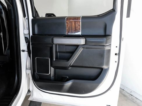 Used 2015 Ford F150 Platinum w/ Equipment Group 701A Luxury image 44