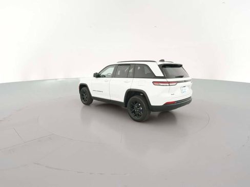 New 2025 Jeep Grand Cherokee Altitude image 8