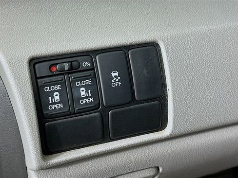 Used 2017 Honda Odyssey SE image 11