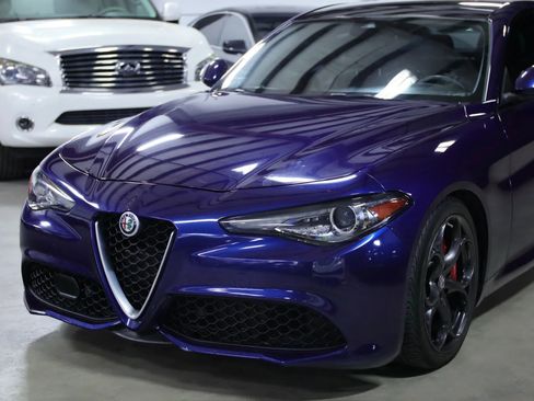 Used 2017 Alfa Romeo Giulia Ti w/ TI 19" Sport Package image 4