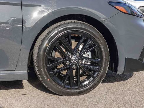 Used 2025 Toyota Camry SE image 9