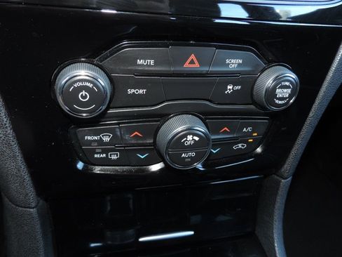 Used 2019 Chrysler 300 S AWD/4WD image 22