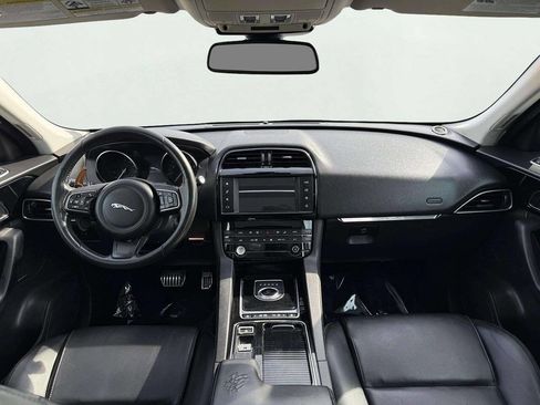 Used 2018 Jaguar F-PACE Premium image 14