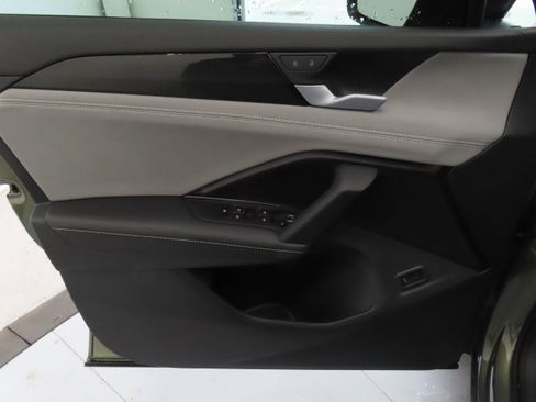 New 2026 Volkswagen Tiguan SE R-Line image 11