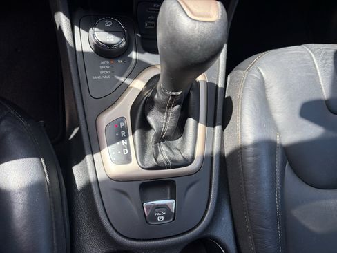 Used 2018 Jeep Cherokee Limited w/ Trailer Tow Group AWD/4WD image 25