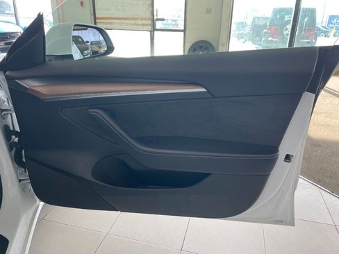Used 2022 Tesla Model 3 image 27