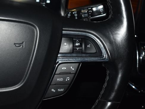 Used 2019 Lincoln Navigator Reserve AWD/4WD image 10