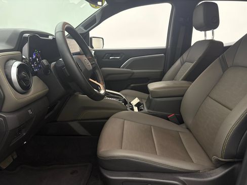 Used 2025 Chevrolet Colorado ZR2 w/ Technology Package AWD/4WD image 16