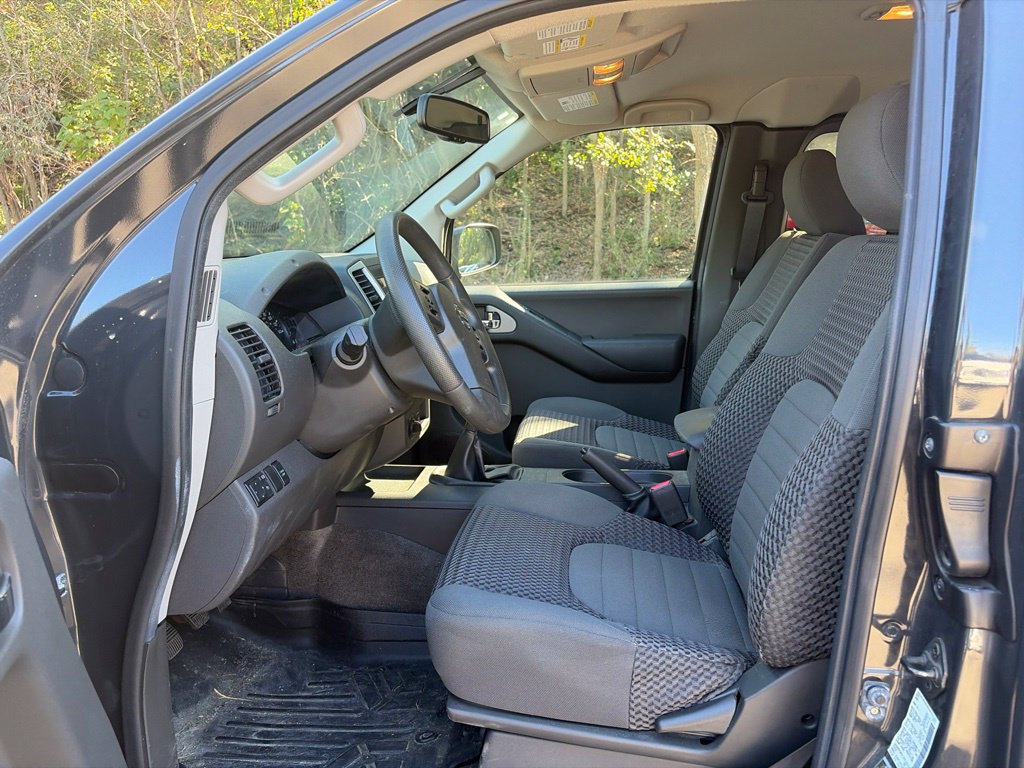 Used 2012 Nissan Frontier SV w/ SV Premium Utility Pkg AWD/4WD image 10