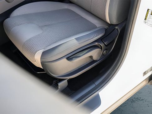 Used 2019 Hyundai Santa Fe SE image 11