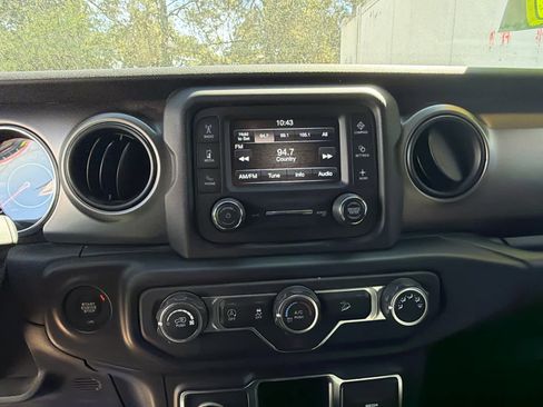 Used 2018 Jeep Wrangler Unlimited Sport image 23