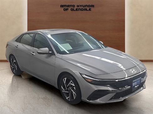 Certified 2025 Hyundai Elantra SEL image 8