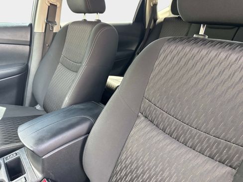 Used 2020 Nissan Rogue SV FWD image 21