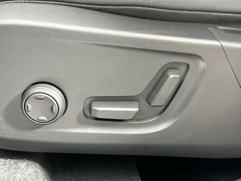 Certified 2023 Volvo XC40 B5 Plus w/ Climate Package image 19