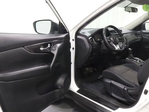 Used 2019 Nissan Rogue S FWD image 11