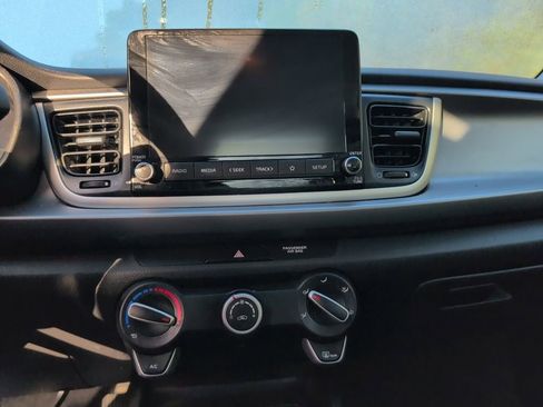 Used 2022 Kia Rio LX image 7