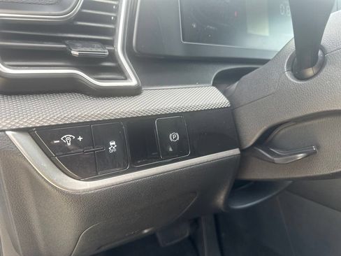 Used 2025 Kia Sportage LX FWD image 14