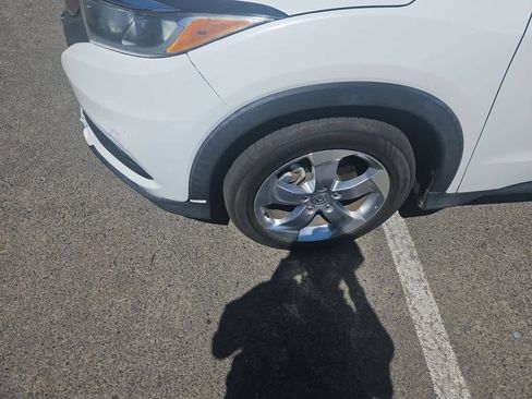 Used 2021 Honda HR-V LX image 3