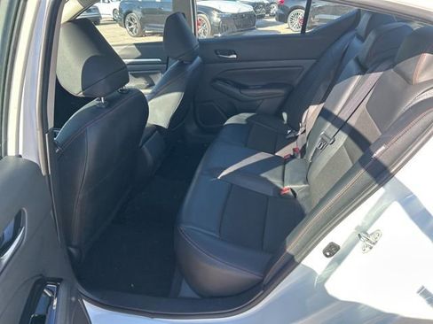 Used 2025 Nissan Altima 2.5 SR image 6