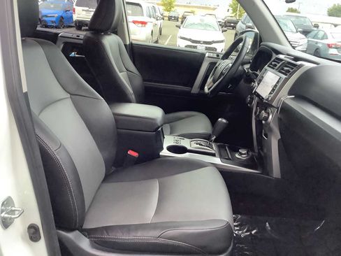 Used 2023 Toyota 4Runner SR5 Premium w/ Moonroof Package AWD/4WD image 15