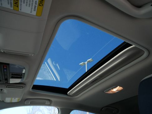 Certified 2025 Subaru Crosstrek 2.0i Premium image 33