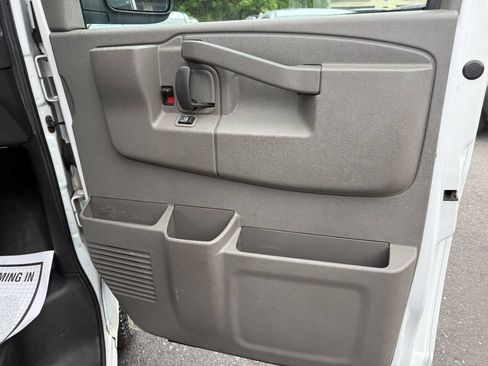 Used 2020 Chevrolet Express 3500 Extended w/ Driver Convenience Package RWD image 23