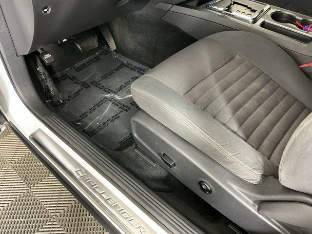 Used 2013 Dodge Challenger SXT RWD image 14