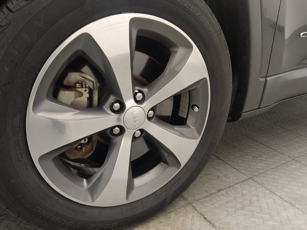 Used 2019 Jeep Cherokee Limited w/ Trailer Tow Group FWD image 31