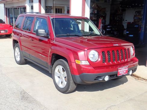 Used 2016 Jeep Patriot Sport w/ Power Value Group AWD/4WD image 18