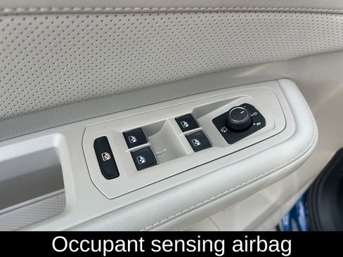 Certified 2025 Volkswagen Atlas SEL Premium R-Line image 19