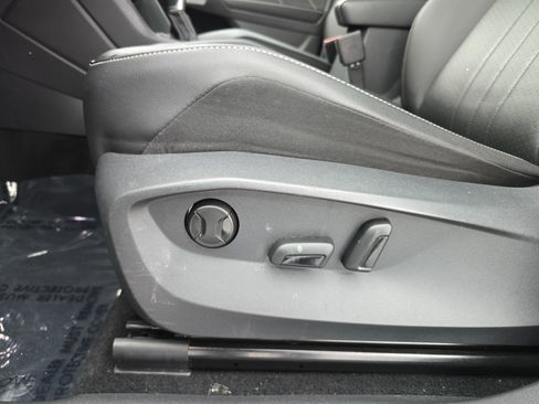 Certified 2022 Volkswagen Tiguan SE w/ Panoramic Sunroof Package image 29