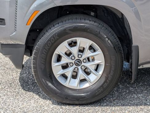 Used 2024 Nissan Frontier SV RWD image 9