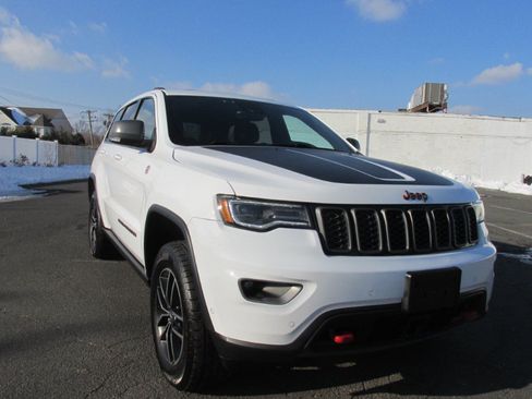 Used 2017 Jeep Grand Cherokee Trailhawk w/ Trailhawk Luxury Group AWD/4WD image 13