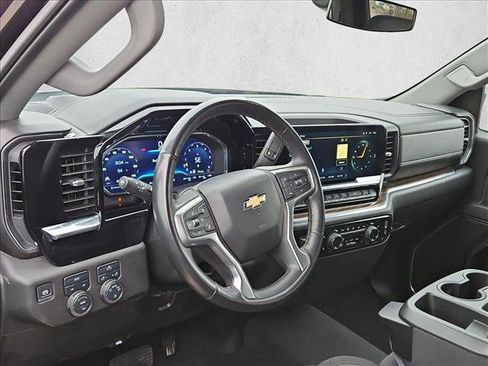 Used 2025 Chevrolet Silverado 1500 LT image 10