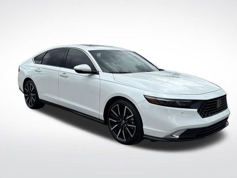 Used 2025 Honda Accord Touring image 9