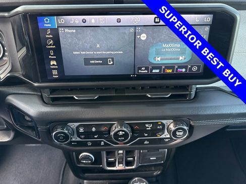 Used 2025 Jeep Wrangler Unlimited Sahara AWD/4WD image 15