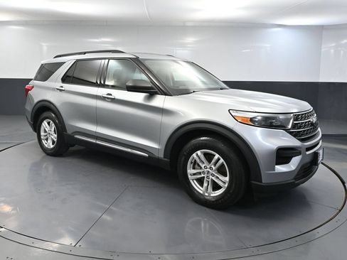 Used 2022 Ford Explorer XLT RWD image 1