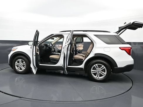 Used 2023 Ford Explorer XLT w/ Equipment Group 202A AWD/4WD image 45