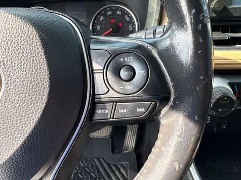 Used 2019 Toyota RAV4 XLE Premium FWD image 13